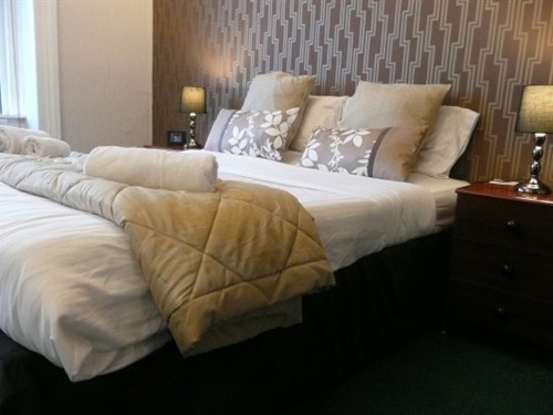 Double or Twin-Deluxe-Ensuite-Room Only - Family 2+1 child 3 Night weekend break The Ashleigh - Dog Friendly