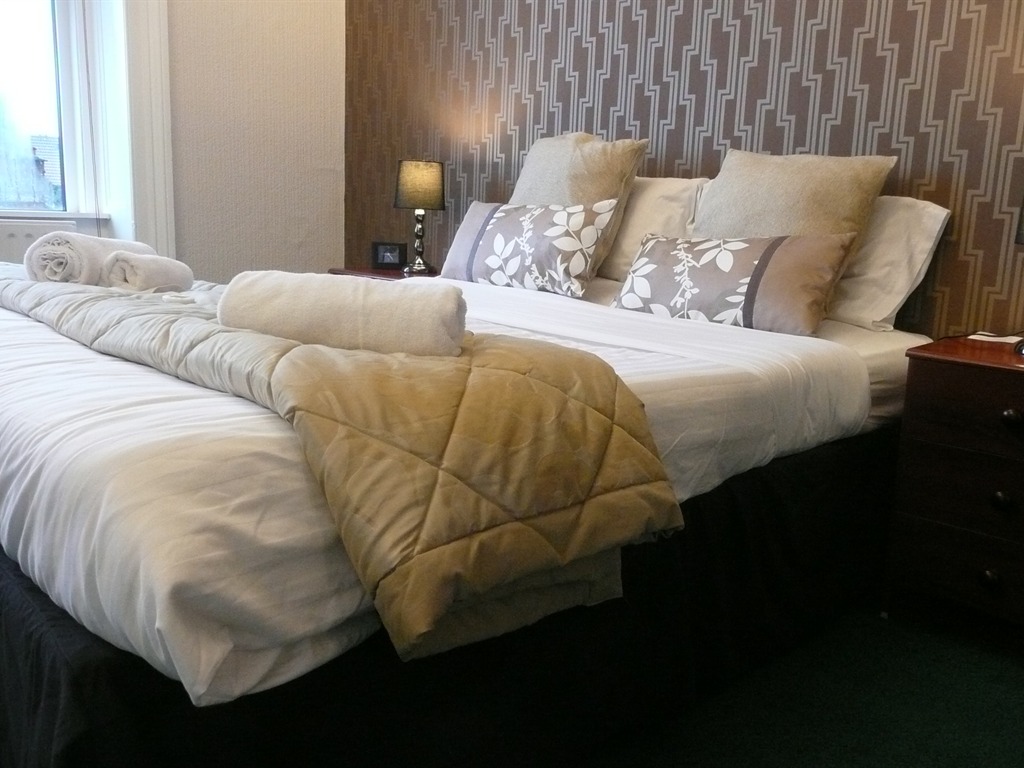 Double or Twin-Deluxe-Ensuite-Room Only - 3 Night Weekend Mini-break The Ashleigh - Dog Friendly