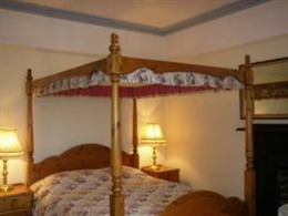 4. Honeymoon Suite (Room 4) Ingledene Guest House